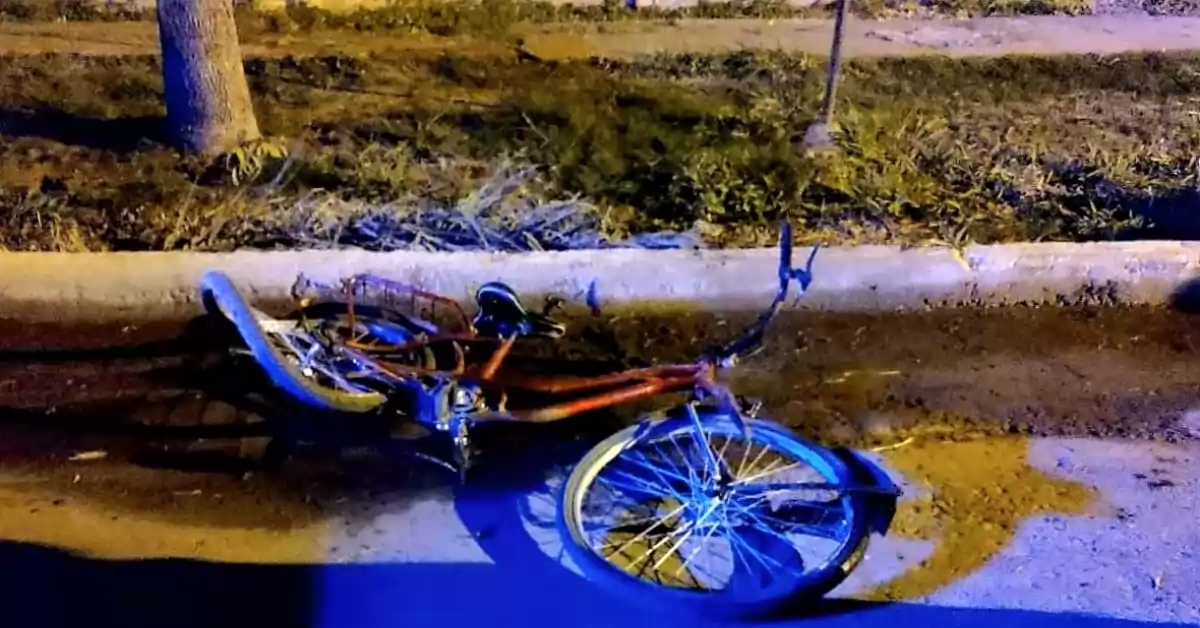 Ciclista hospitalizado tras ser embestido por una camioneta en Capitán Bermúdez