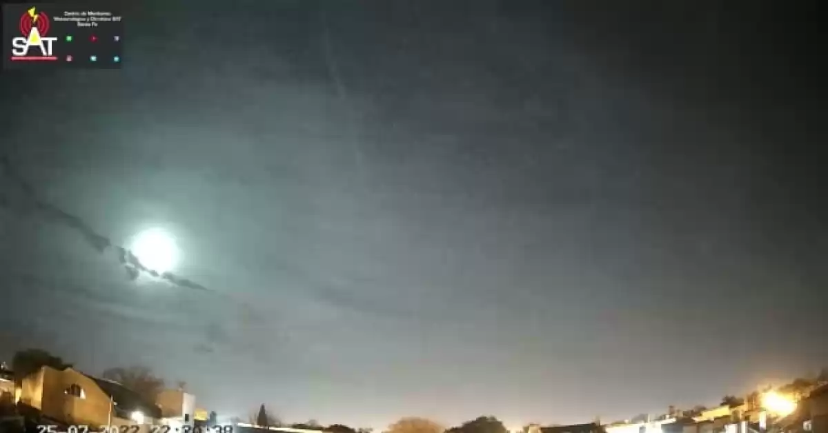 Un meteorito surcó los cielos de Rosario en la noche de este lunes