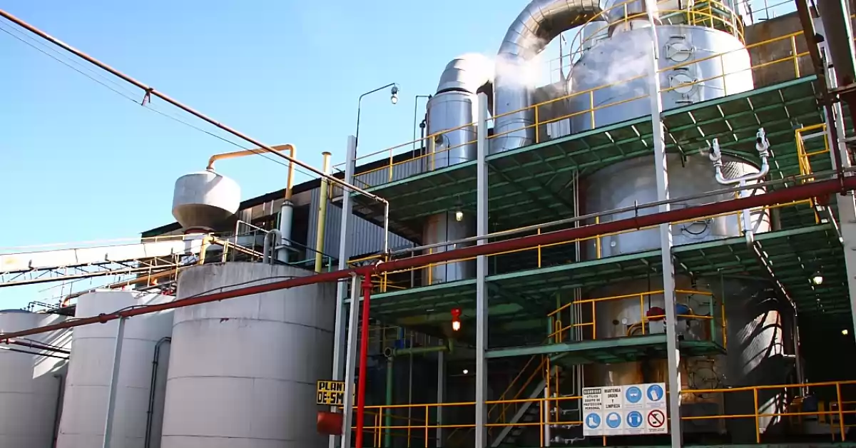 Realizaron allanamientos en San Lorenzo y Ricardone por una supuesta causa de robo de aceites