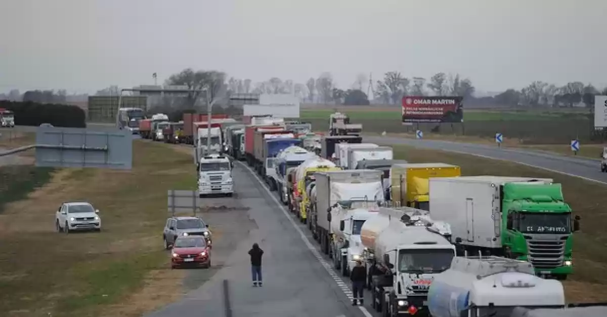 Los puertos de la región reciben pocos camiones por el paro de transportistas 