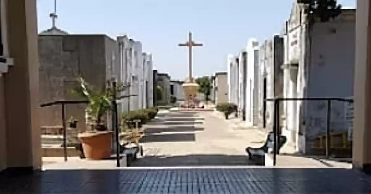 Desagradable situación en el Cementerio de Bermúdez: le dieron una bolsa con huesos para que busque los restos de su madre
