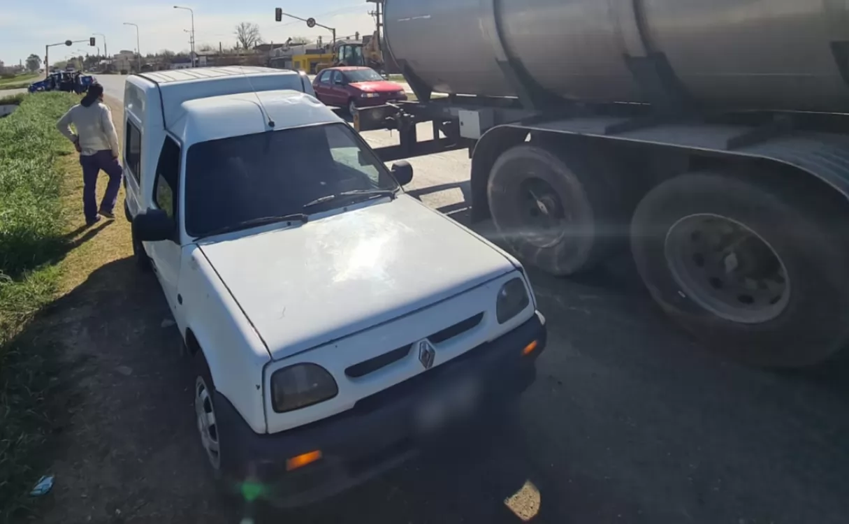 Una joven resultó con fractura de clavícula tras chocar con su moto en San Lorenzo 