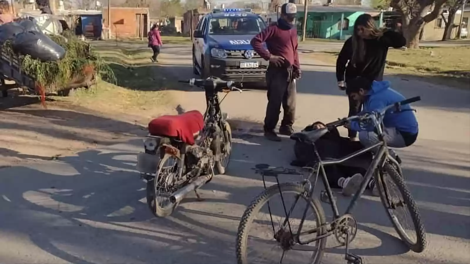 Bermúdez: una motociclista fue hospitalizada tras chocar con un carro tirado a caballo