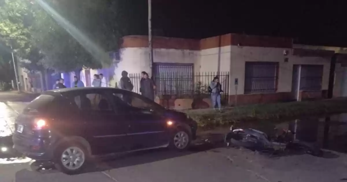 Un motociclista hospitalizado tras chocar con un auto en Capitán Bermúdez