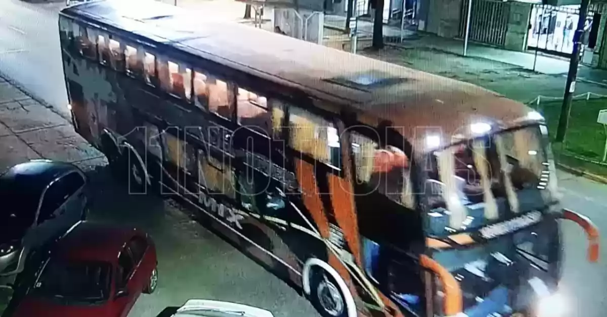 Bermúdez: detuvieron un colectivo que venía de Buenos Aires sin papeles, tras un amplio operativo de Tránsito 