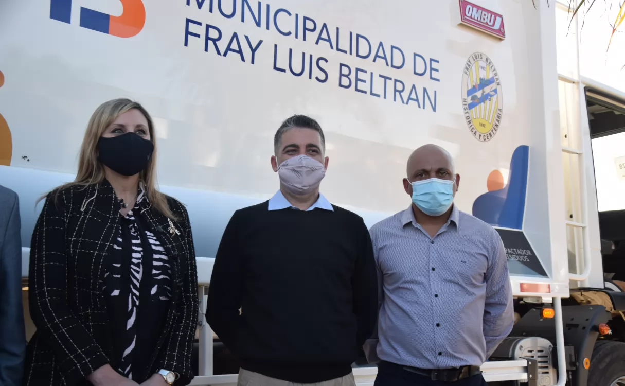 Beltrán presentó su nuevo camión recolector con contenedores de residuos