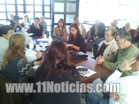 Los padres de Paula Perassi se reunieron con concejales de San Lorenzo