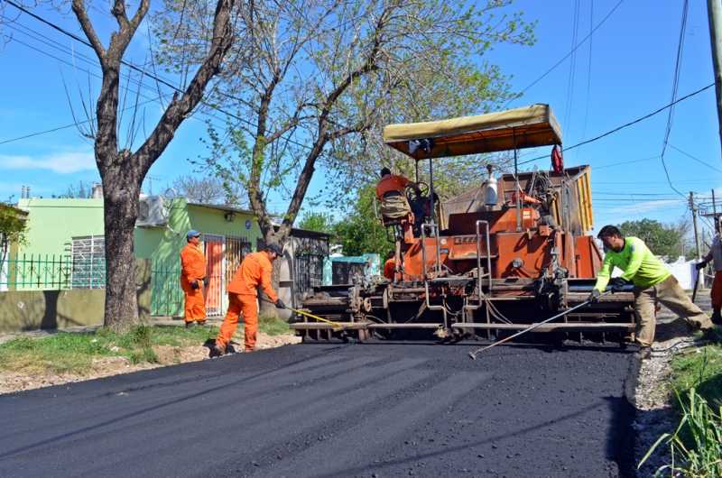 Avanza la pavimentación de calles en barrio 3 de Febrero