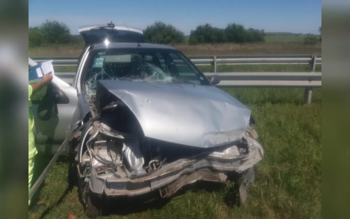 Una joven hospitalizada tras despistar con su auto en la Autopista a la altura de Bermúdez