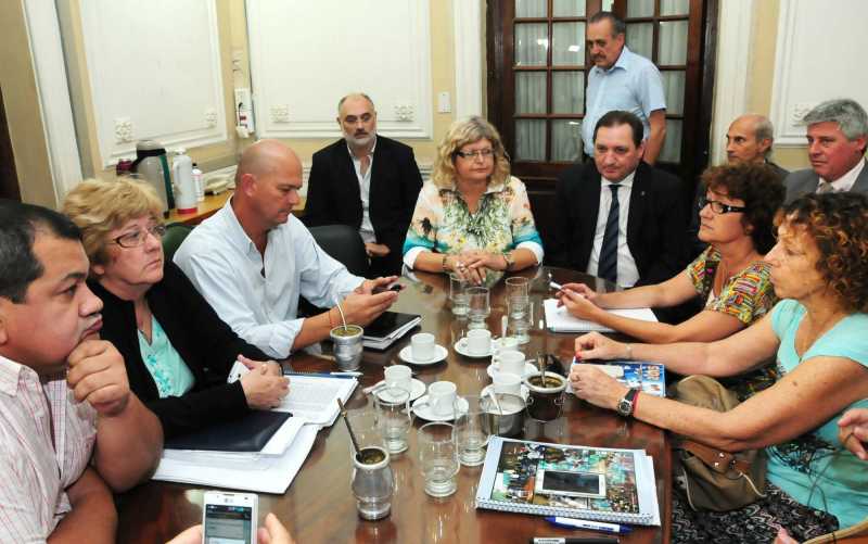 El gobierno provincial mejoró la propuesta salarial para los docentes