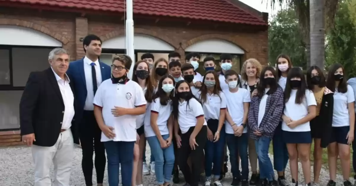 Este jueves quedó inaugurada una nueva escuela secundaria en Ricardone