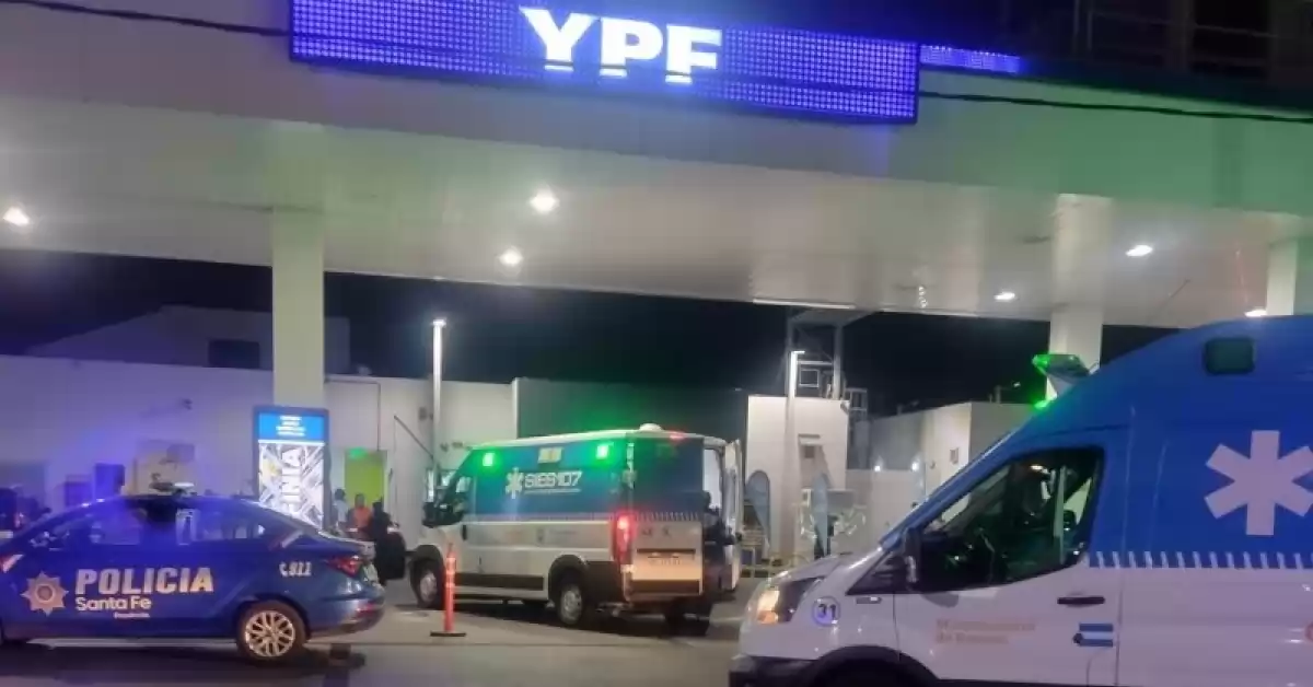 40 alumnos recibieron una feroz balacera en una estación de servicio de Rosario
