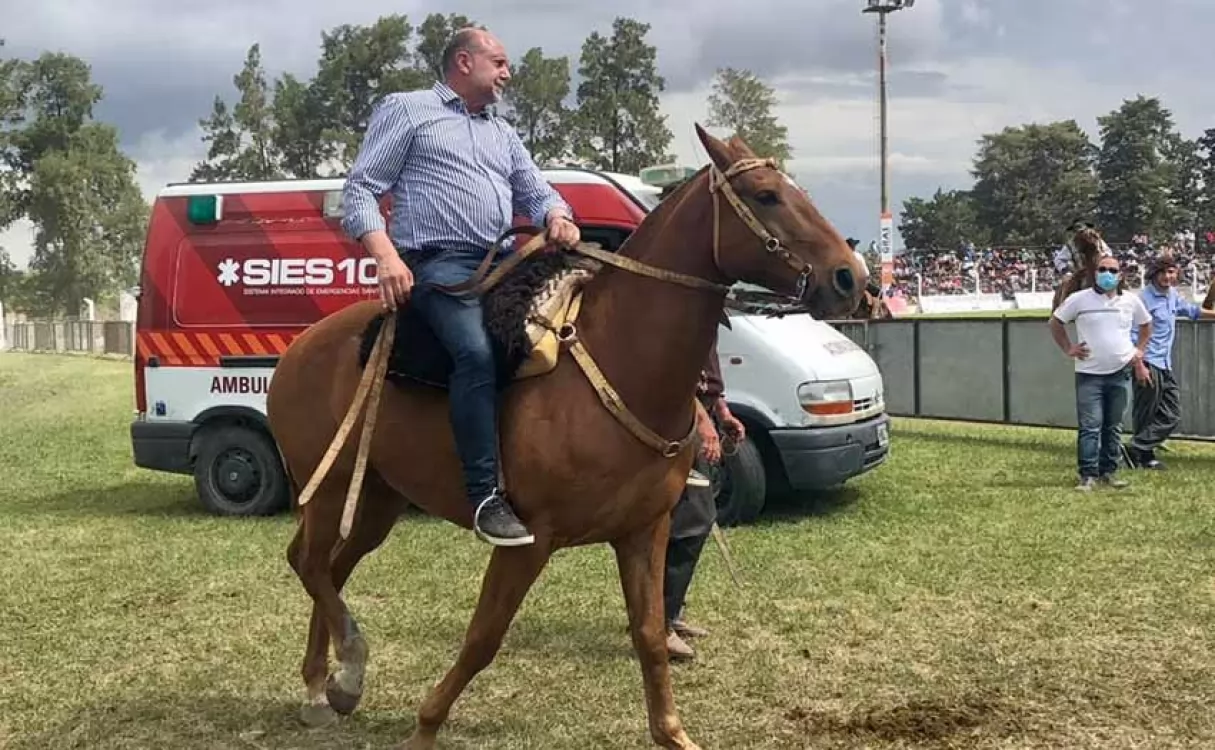 Proteccionistas de Rosario repudiaron la participación de Perotti en un festival de Jineteada
