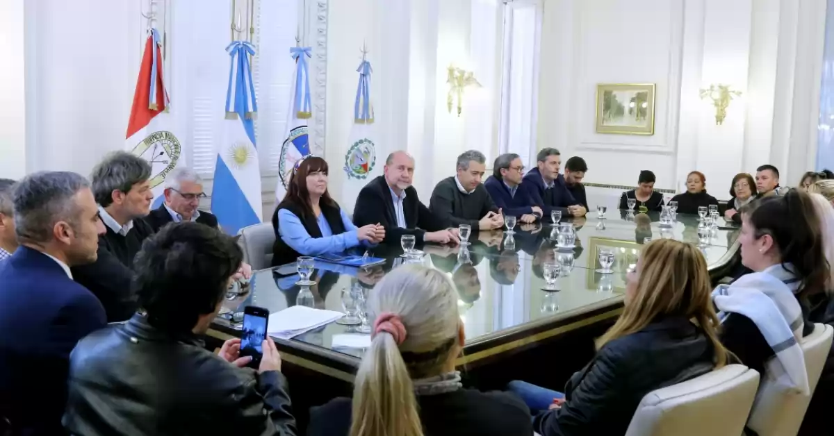 Perotti y Javkin se reunieron con familiares de víctimas de la inseguridad 