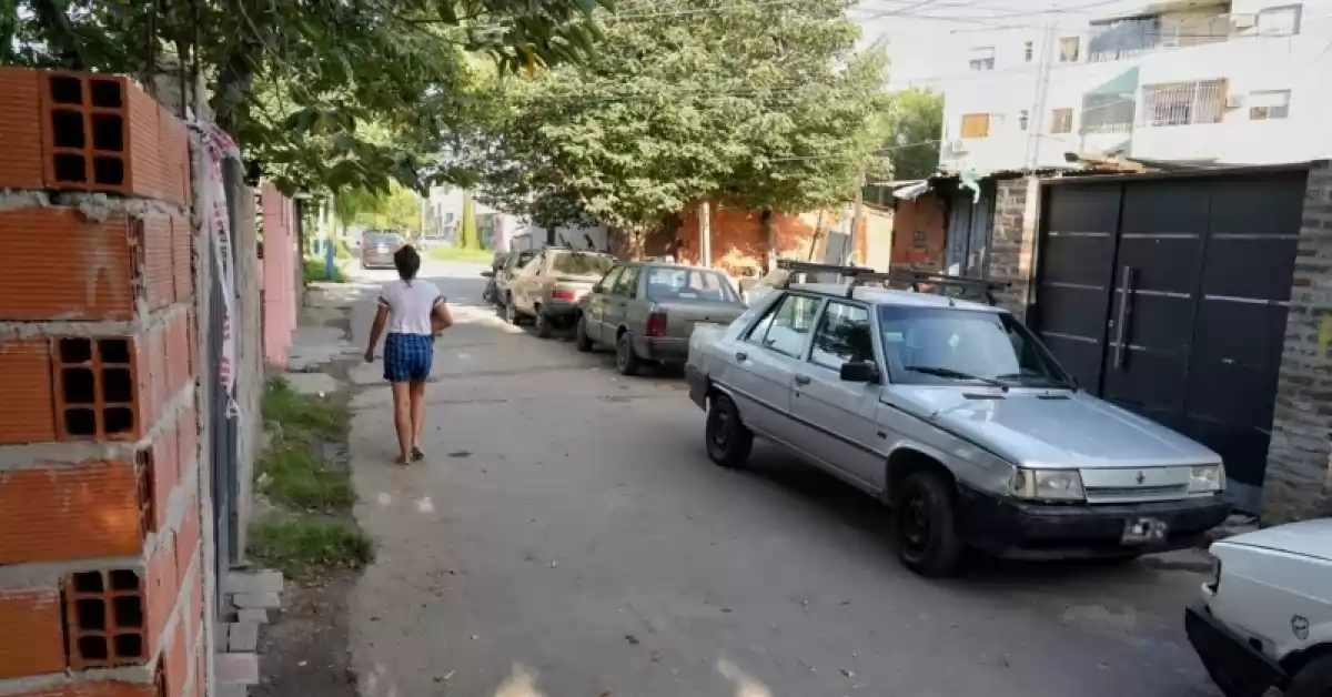 Femicidio en Rosario: asesinó de un tiro en la cabeza a su ex pareja y su padre lo entregó a la policía