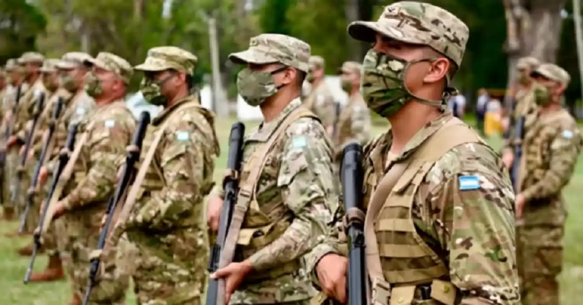 Prohíben las ceremonias de iniciación en las Fuerzas Armadas y el consumo de alcohol en unidades militares