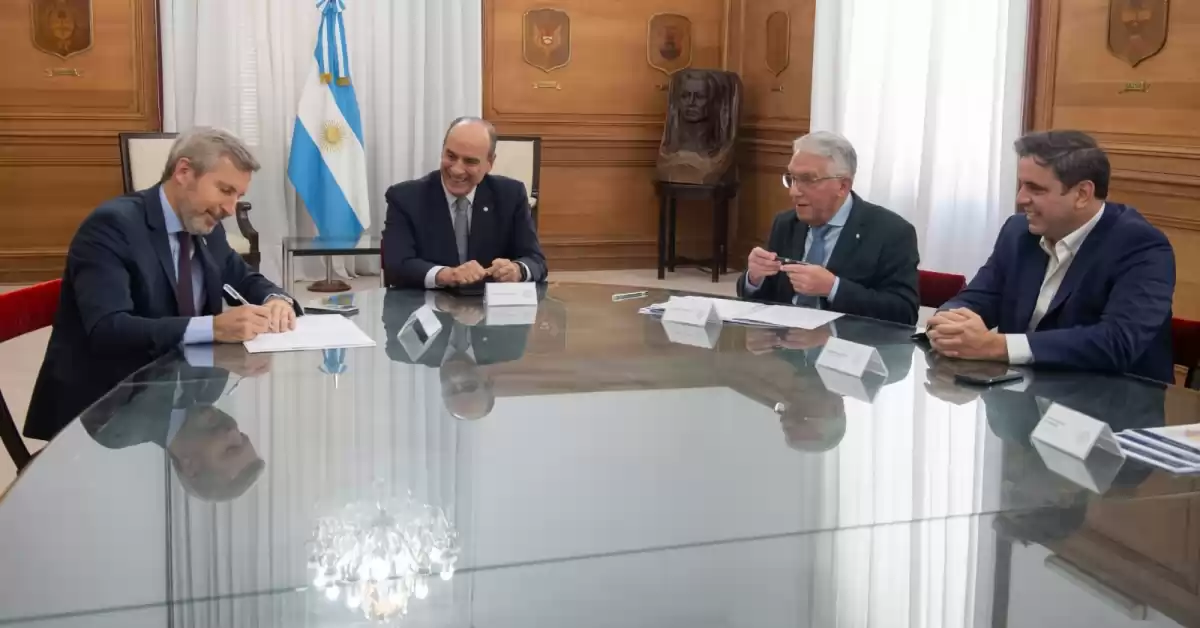 Francos recibió a tres gobernadores y el gobierno nacional empezó a traspasar obras públicas a las provincias