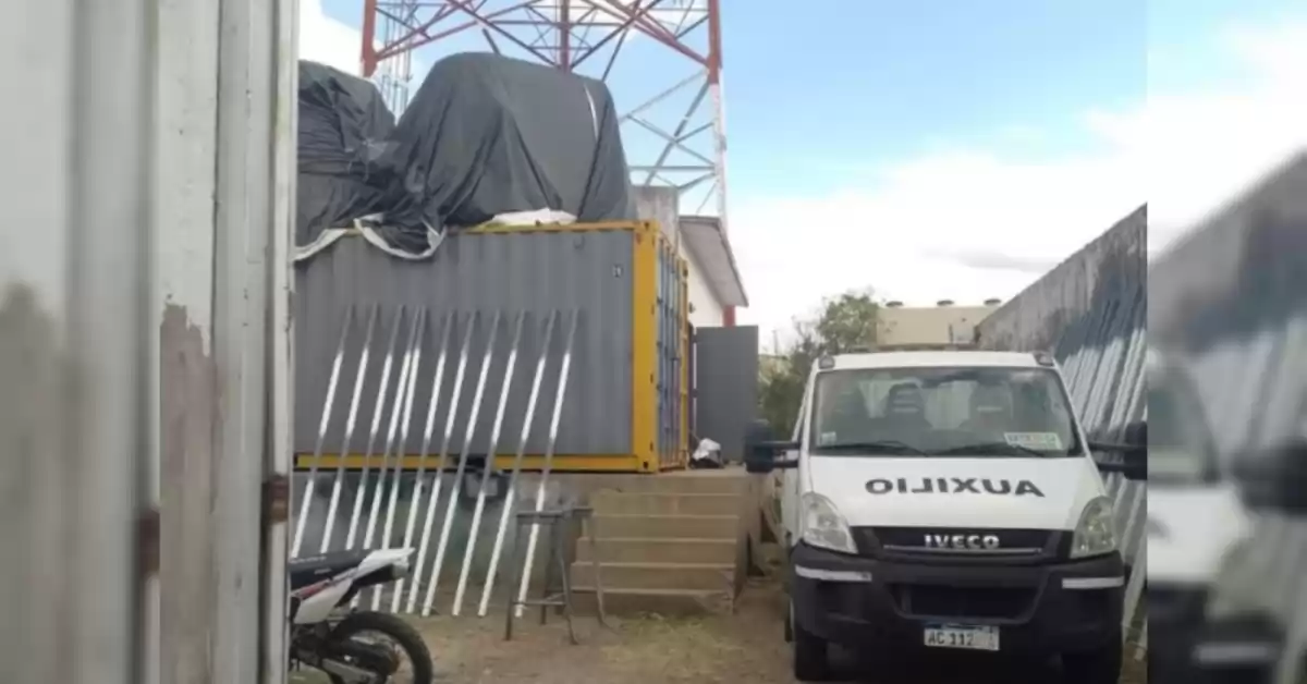 Trabajaba en lo alto de una antena, se desprendió una parte y le produjo un corte en el brazo