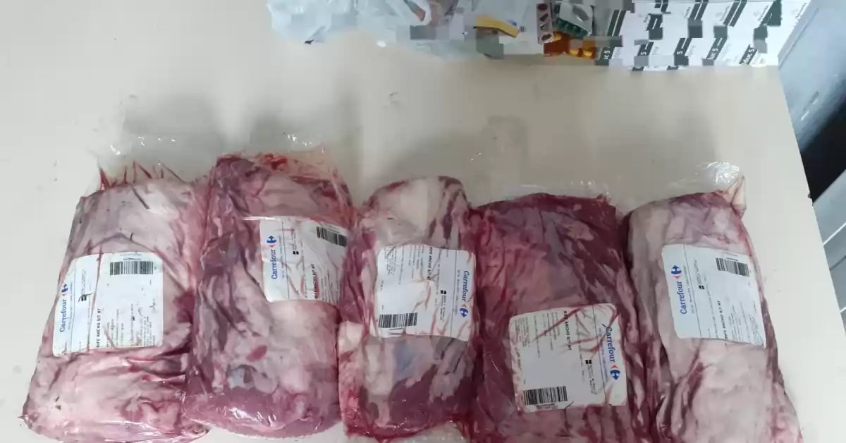 Detuvieron a un empleado que intentaba robar carne de un frigorífico en Carcarañá 