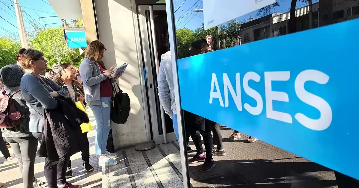 Hoy cobran jubilados y pensionados con ingresos superiores a $ 70.938 y DNI finalizado en 4 y 5
