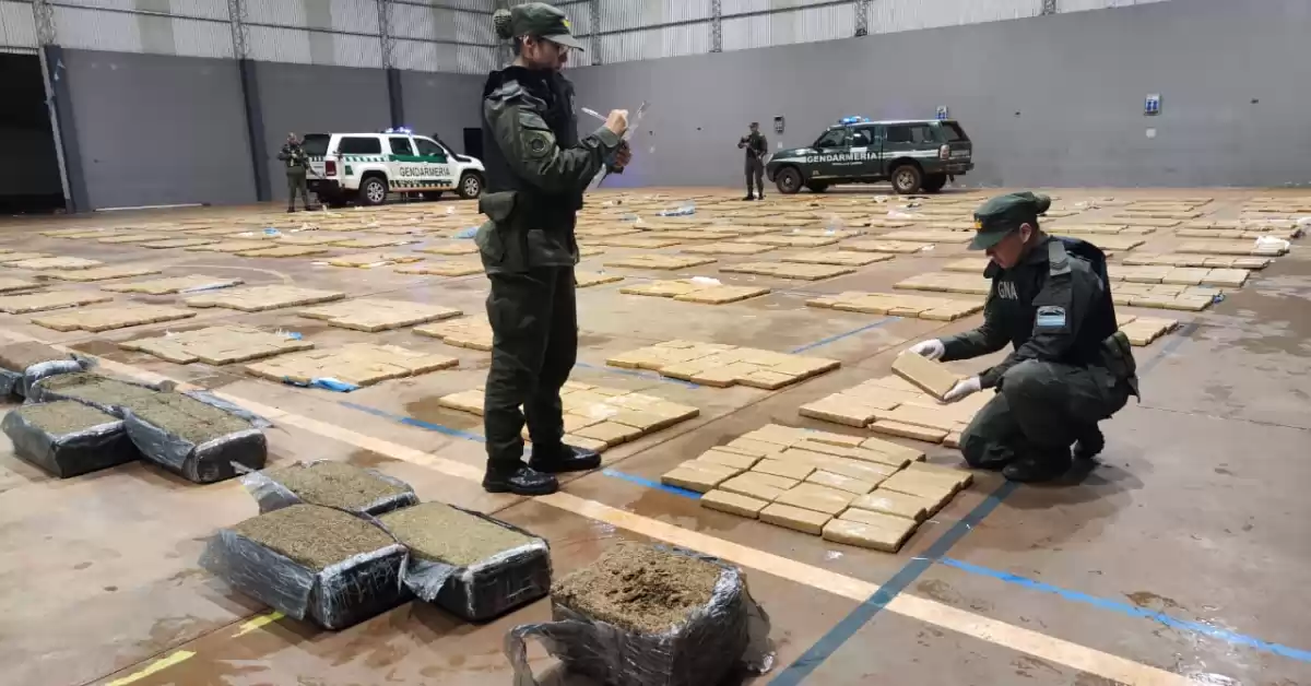 Hallaron más de 3.800 kilos de marihuana a la vera de un camino