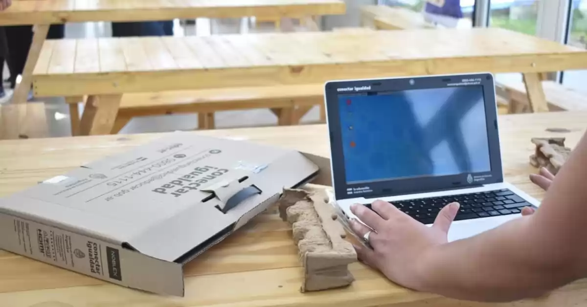 Conectar Igualdad: alumnos del Polo Educativo de Puerto recibieron 333 netbooks