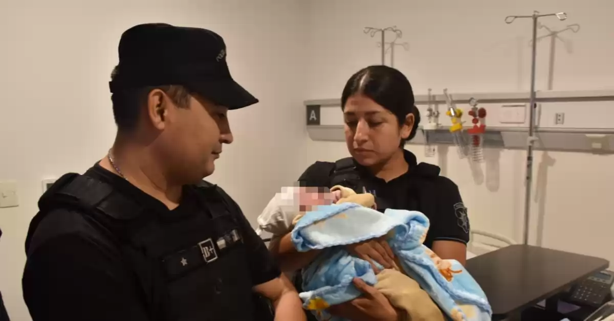 Rosario: dos policías brindaron asistencia en un parto en medio del temporal