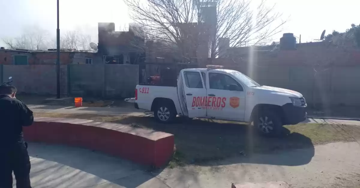 Un incendio dañó por completo la habitación de una vivienda de Puerto San Martín 