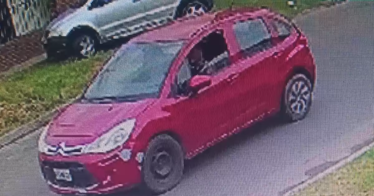 Ofrecen recompensa por información sobre un auto vinculado a bananeras mafiosas en Rosario