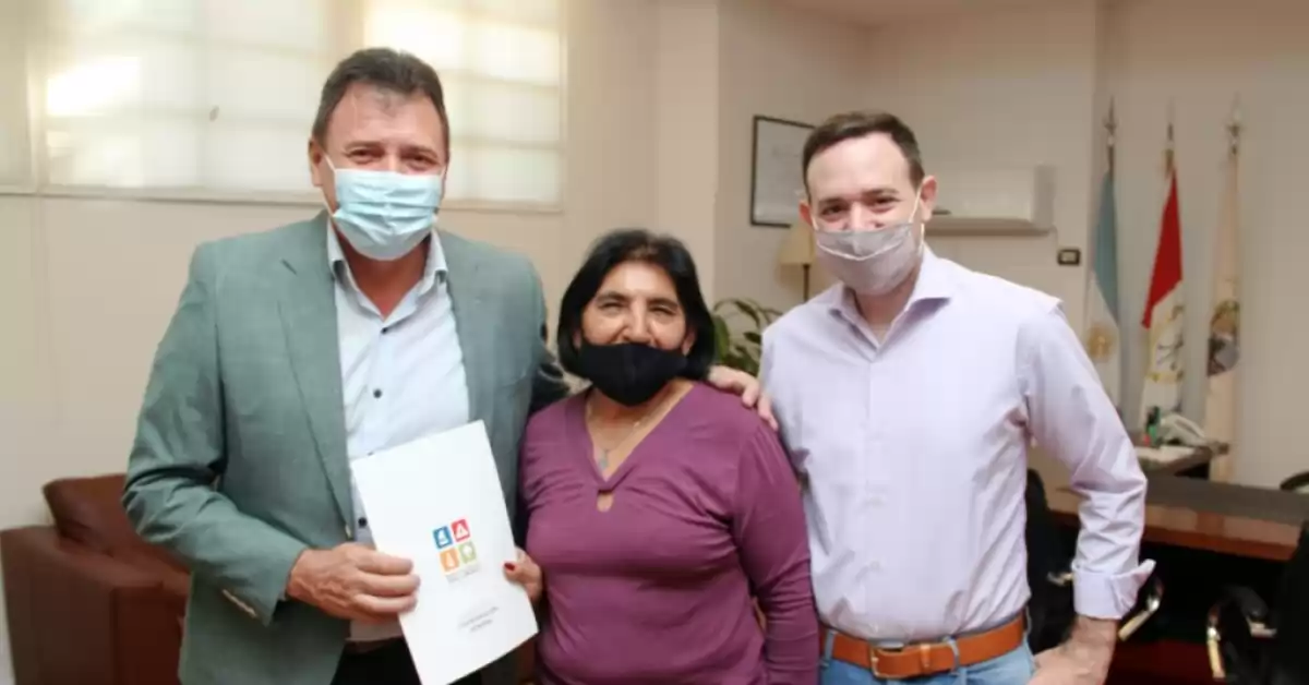Por gestiones del municipio 8 familias sanlorencinas quedaron a un paso de escriturar sus viviendas