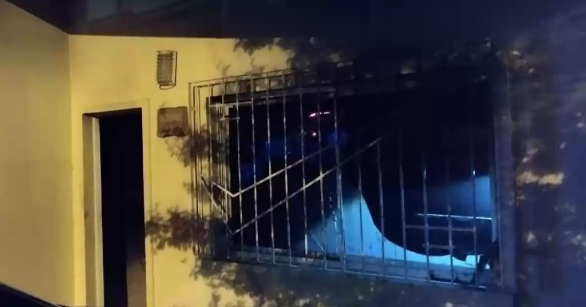 Se incendió una vivienda en Barrio El Pino y los vecinos ayudaron a apagar el fuego