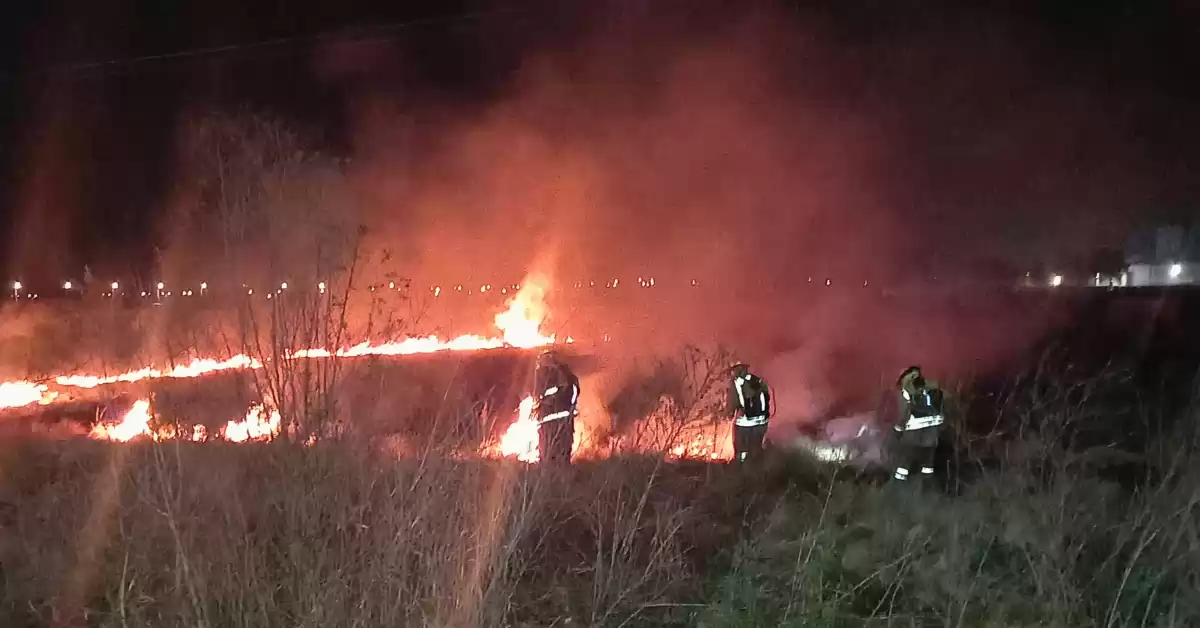 Bomberos de Beltrán sofocaron dos incendios de pastizales