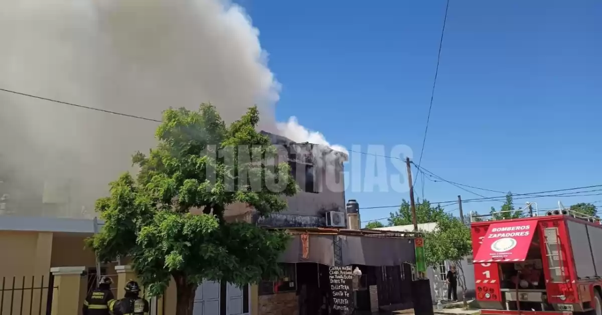 Feroz incendio en una vivienda de Fray Luis Beltrán