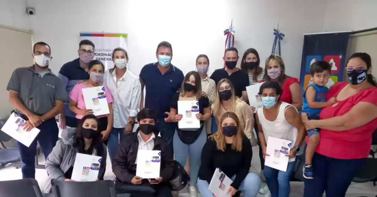 Raimundo se reunió con jóvenes que realizan un curso de programación y valoró su dedicación
