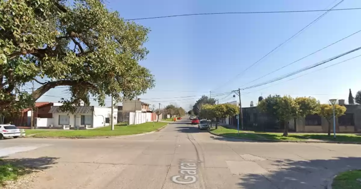 Insólito accidente en Beltrán: lo picó un bicho mientras conducía su moto, chocó a otra y se fracturó la cadera 