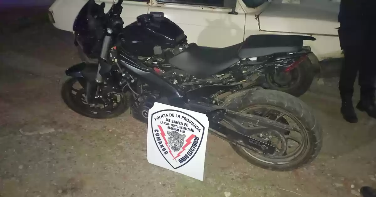 Beltrán: robaron una motocicleta y la encontraron partes desguazadas en dos viviendas 