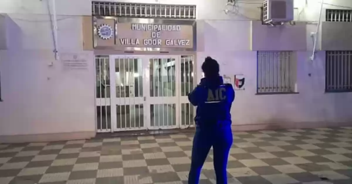 Balearon la Municipalidad de Villa Gobernador Gálvez: seis disparos al aire y uno a la puerta