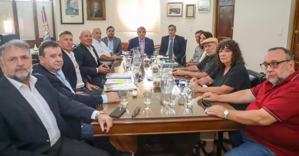 Paritarias Santa Fe: el gobierno se reunió con gremios de la administración central pero no ofertó nada