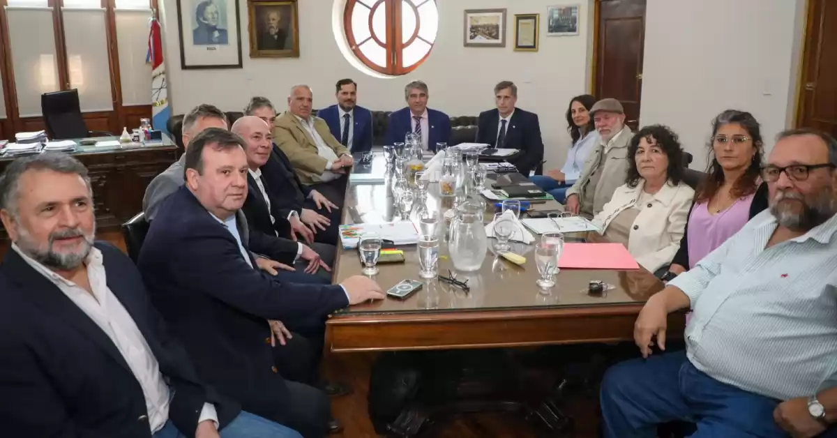 Paritarias Santa Fe: Provincia ofreció a los estatales una suba del 12 por ciento para último trimestre