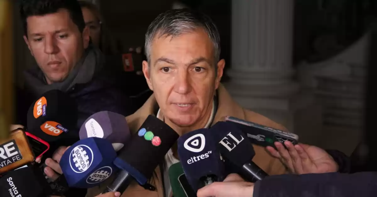Paritarias Santa Fe: el gobierno convocó a estatales y docentes para el próximo lunes