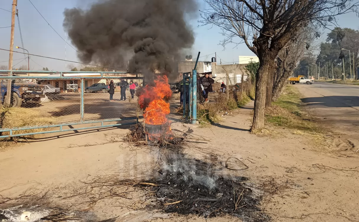 Otra vez, los vecinos de Barrio Copello cortaron el acceso a la Autopista en Bermúdez
