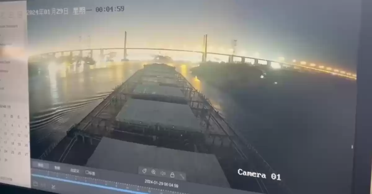 Así registró la cámara del barco el impacto contra el puente Zárate-Brazo Largo