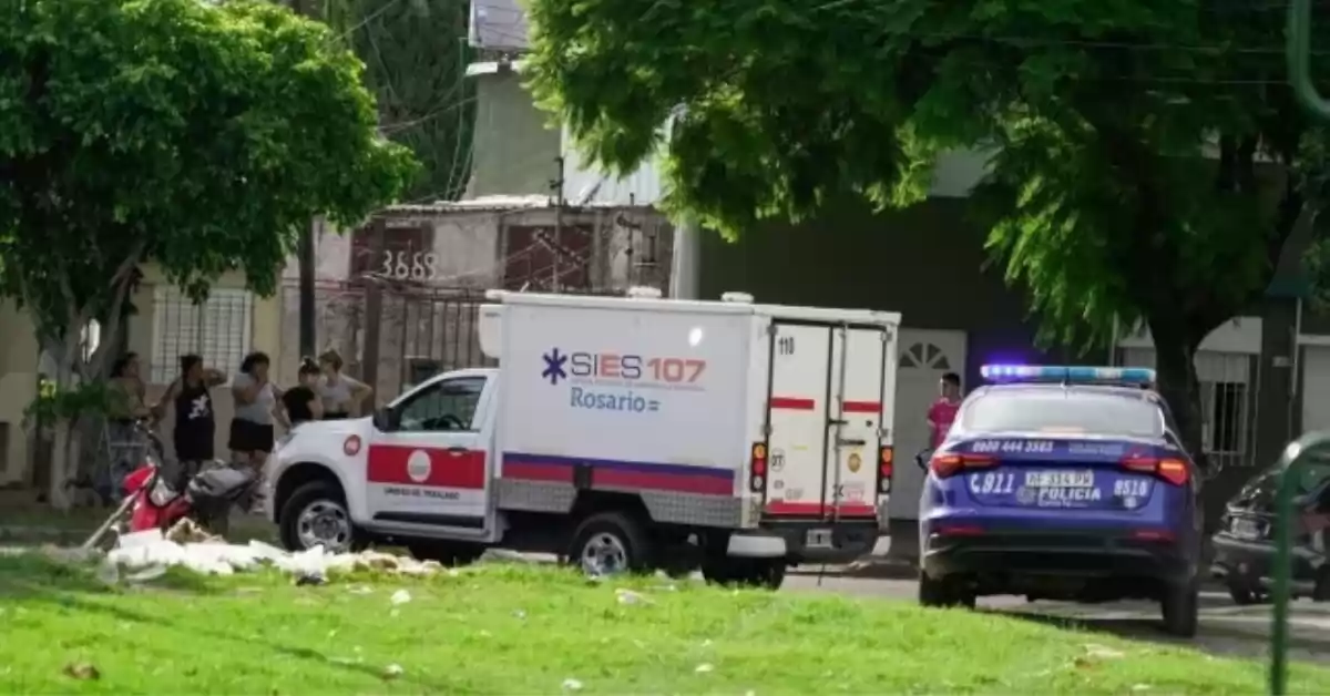 Rosario: encontraron a un hombre muerto a puñaladas en una plaza 