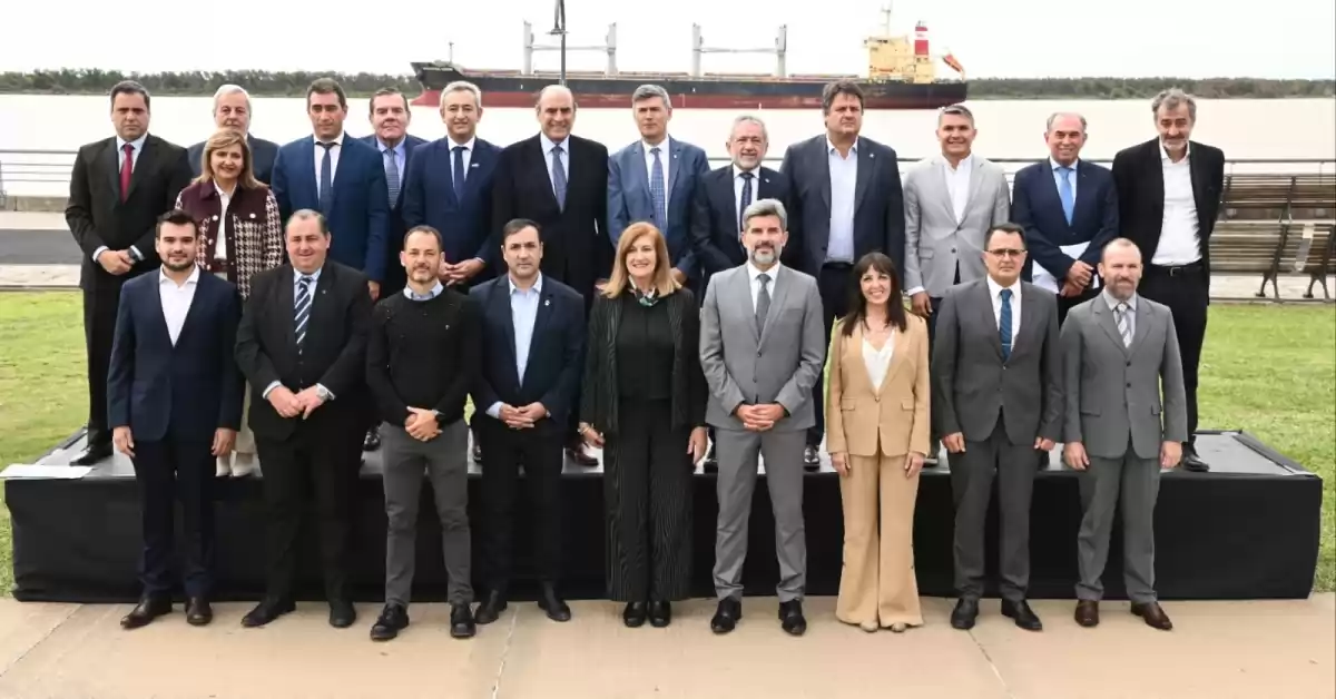 Intendentes de todo el país se reunieron en Rosario y exigieron a Nación fondos para el transporte
