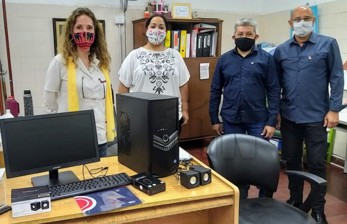 Rotary Club donó una computadora para instalar una radio una escuela de San Lorenzo