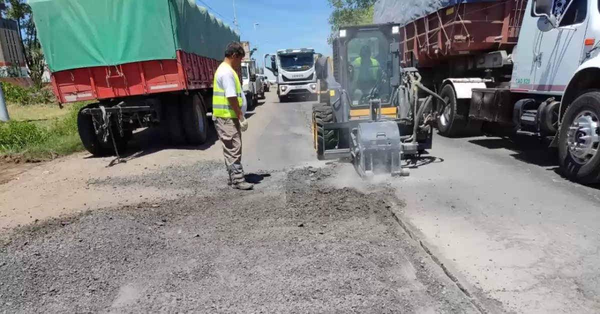 Siguen las obras de bacheo en Ruta 11 y hay reducción de un carril