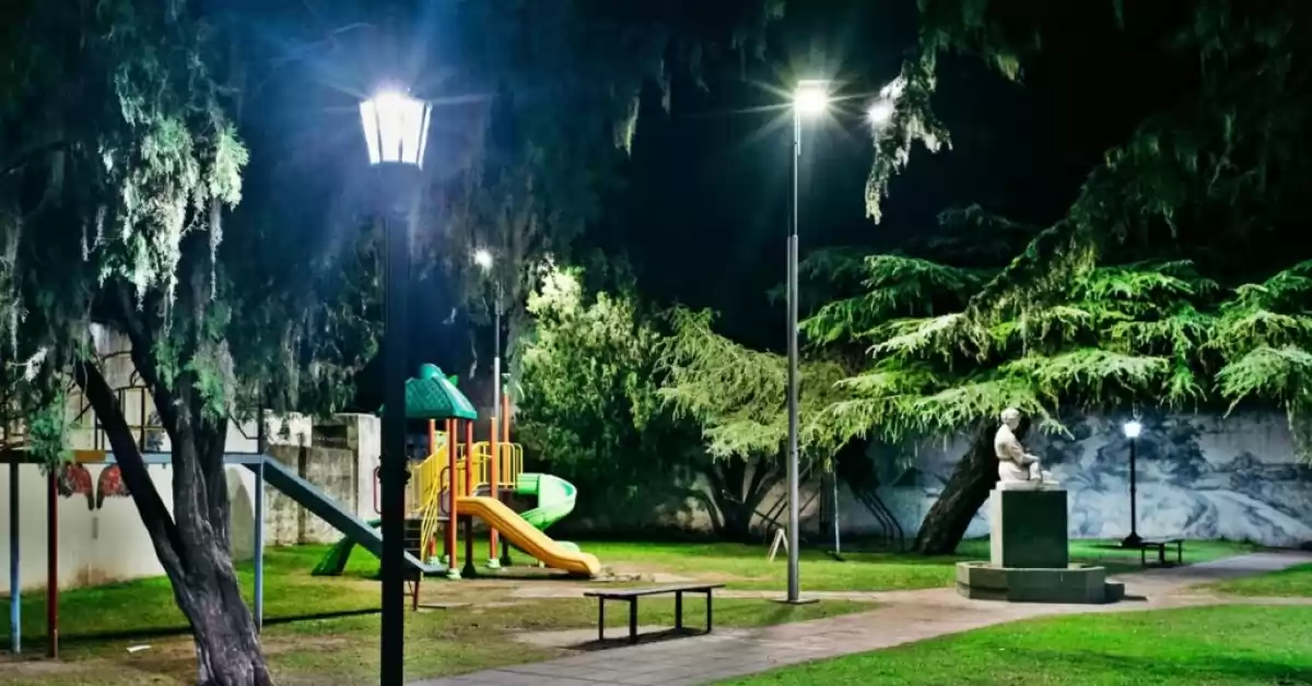 San Lorenzo: el municipio reforzó la iluminación led en distintas plazas de la ciudad