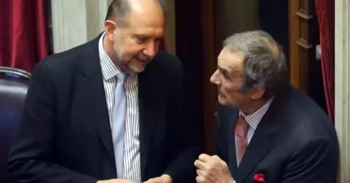 Polémica por un subsidio que otorgó Perotti para hacer un libro sobre Carlos Reutemann