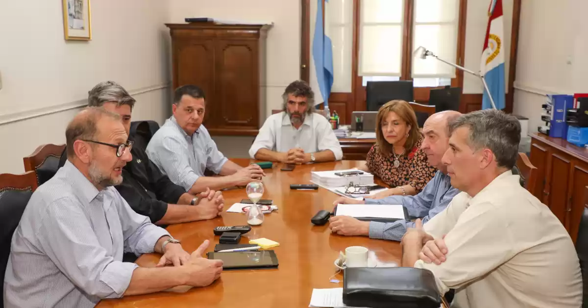 Transición en Santa Fe: hubo reunión entre equipos de Pullaro y Perotti por EPE y Aguas Santafesinas