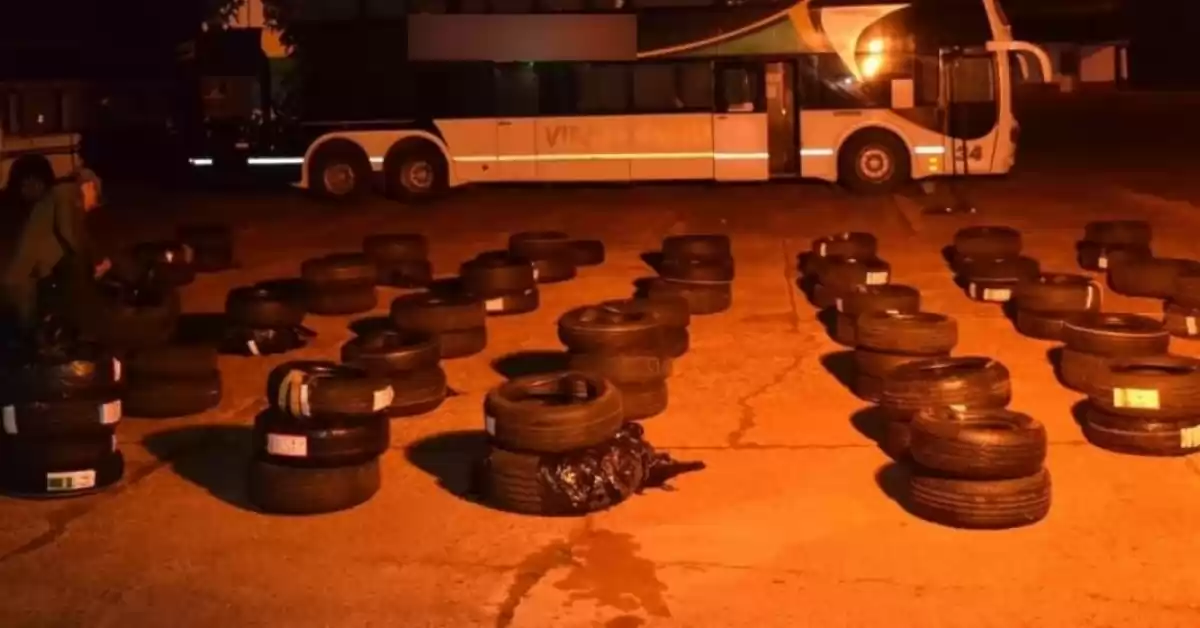 Transportaban en un Tour de compra 325 neumáticos sin documentación